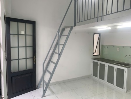 Phòng gác cao, máy lạnh ngay Đỗ Xuân Hợp thuận tiện đi học đi làm, CĐ Kinh tế đối ngoại chỉ 900m