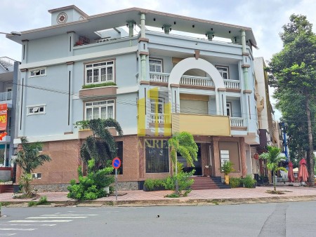 Cho Thuê Mặt Bằng Căn Góc Hiện Đại Ngang 10m Giá 42 Triệu