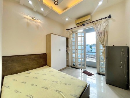 Phòng cho thuê Bình Thạnh ban công, tách bếp, có máy giặt riêng gần chợ Bà Chiểu, giáp Q1 giá 5.5tr