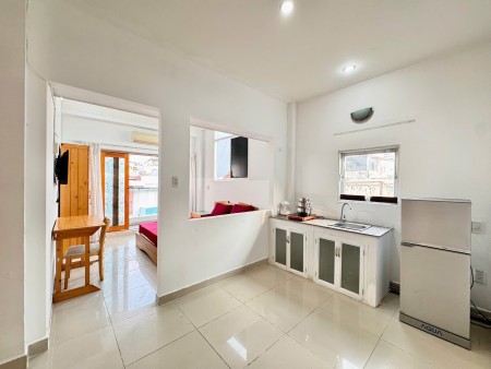 Căn Hộ Ban Công Tách Bếp Ngay Chợ Nguyễn Văn Trỗi