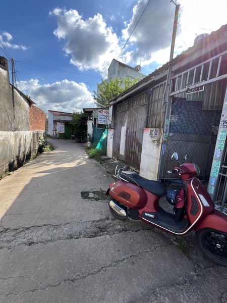 Phòng trọ cho thuê dt:4m*4m có gác lửng, đường xe hơi, Long Bình, gần Vinhome