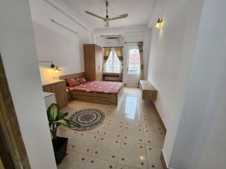 Phòng cho thuê có Ban công, đầy đủ tiện nghi, gần chợ tân định, Quận 1