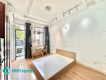 Cho thuê phòng ban công, cửa sổ lớn - gần Phan Xích Long giáp Q1, Q3