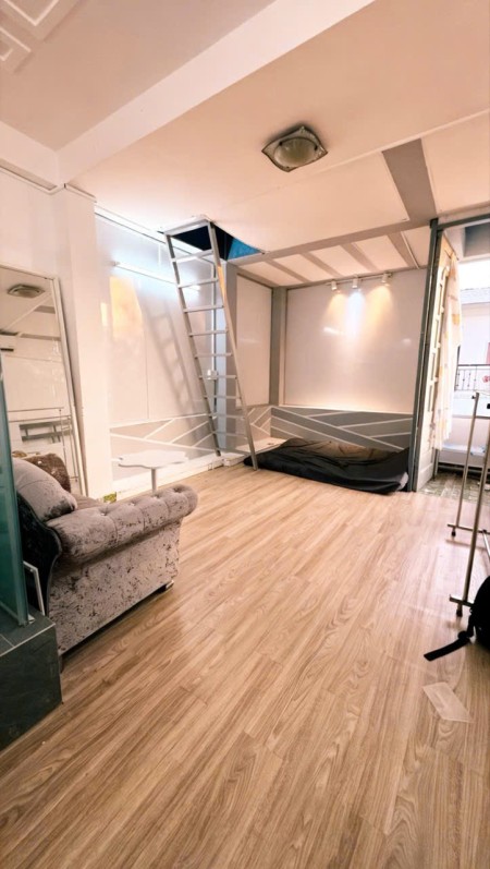 Phòng máy lạnh ban công full nội thất lầu 3 gần Phan Xích Long, Quận Phú Nhuận