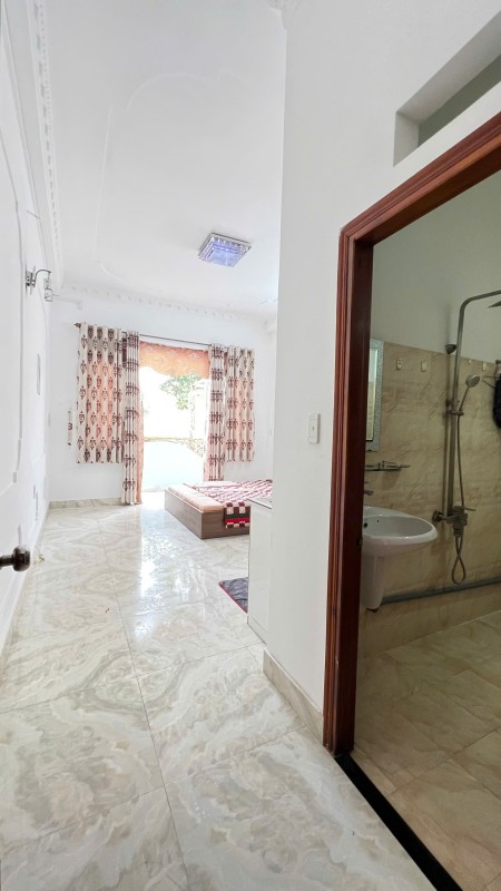 Phòng Full Nội Thất Ban CÔng gần TRƯỜNG GTVT 300M - GẦN CVPM 2KM