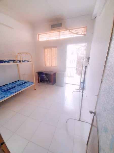 Phòng trọ trung tâm Quận 8, đầy đủ nội thất, có ban công cửa sổ thoáng mát