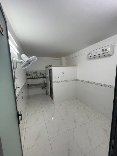 Phòng trống sạch đẹp 100% - full tiện ích - nhà thang máy an ninh pccc an toàn