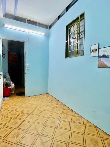 Phòng nhỏ, lầu 1, có cửa sổ, an ninh. Tiện qua Vincom Phan Văn Trị 2p đi xe