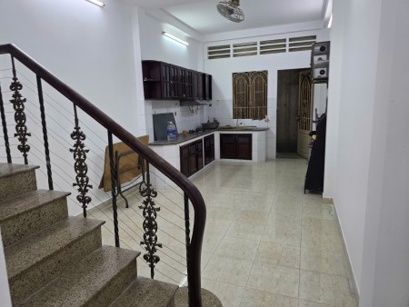 Cho nhà riêng khu bàn cờ 1 trệt, 3 lầu, 6p ngủ, 4wc, giá 18tr/th