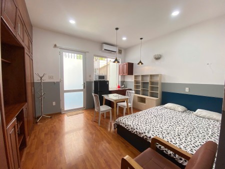 TRỌ BÌNH THẠNH GẦN NGÃ TƯ HÀNG XANH, Q1, Q3 - STUDIO 35m2 BAN CÔNG THOÁNG SÁNG - XÔ VIẾT NGHỆ TĨNH.