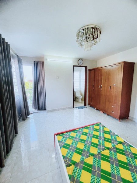 Vị trí thuận tiện, phòng đầy đủ nội thất, gần ngã 4 Thủ Đức, khu CNC