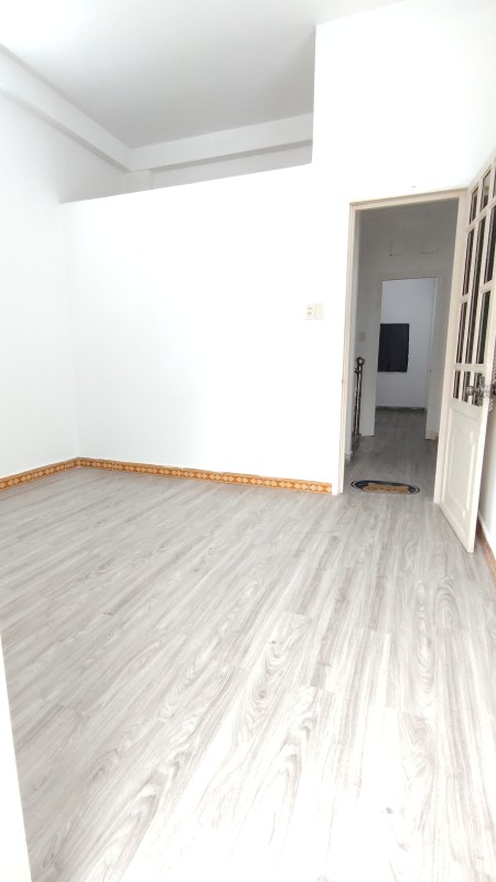 Nhà nguyên căn Giá Rẻ gần KCX Tân Thuân, hẻm 5m xe hơi 4 phòng ngủ