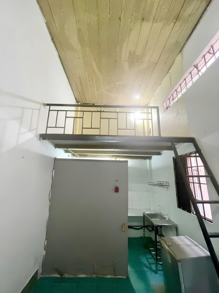 Phòng gác - cửa sổ, lầu trệt, kể bếp & tủ lạnh ngay Công Viên Văn Hóa