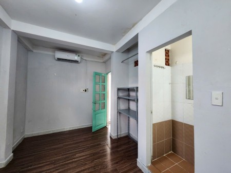 CHO THUÊ PHÒNG 17M2 CÓ MÁY LẠNH, WC RIÊNG - 3 TR - NGAY TRUNG TÂM Q10