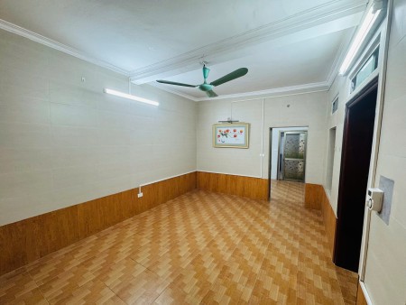 Cho thuê nhà riêng tầng 1 phố Khâm Thiên, giá 6 triệu diện tích 70m2