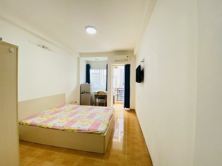 Phòng đầy đủ tiện nghi. Gần Đài truyền hình và trường Khoa Học Xã Hội & Nhân Văn 150 mét...