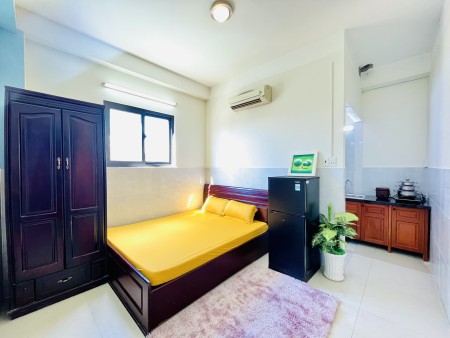 PHÒNG CỬA SỔ TRỜI CÓ THANG MÁY GẦN CÔNG VIÊN LÀNG HOA