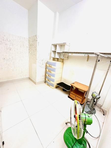 Nhà 3 tầng còn phòng trống lầu 1 cho thuê,