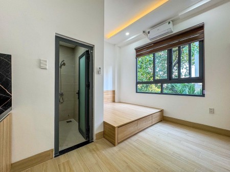 PHÒNG ĐẸP CẠNH CỬA SỔ RỘNG Ở TÂN PHÚ