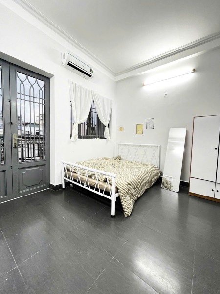 CHÍNH CHỦ CHO THUÊ CHDV FULL NỘI THẤT - BAN CÔNG LỚN, ÁNH SÁNG ĐẦY PHÒNG-MÁY GIẶT RIÊNG - FREE 