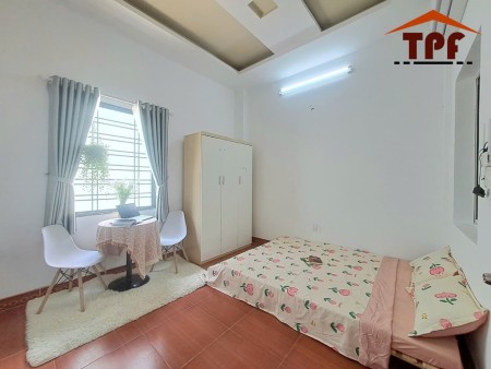 TRỐNG 2 PHÒNG SẴN NỘI THẤT NGAY HUỲNH VĂN NGHỆ SÁT CHỢ PHẠM VĂN BẠCH-NGUYỄN TƯ GIẢN Y HÌNH-GẦN EMART