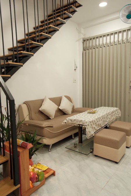 Cho thuê nhà nguyên căn 2 tầng, 2 Phòng + 1 Phòng khách, 70m2 FullNT Mới 100%, Nguyễn Cư Trinh Q1