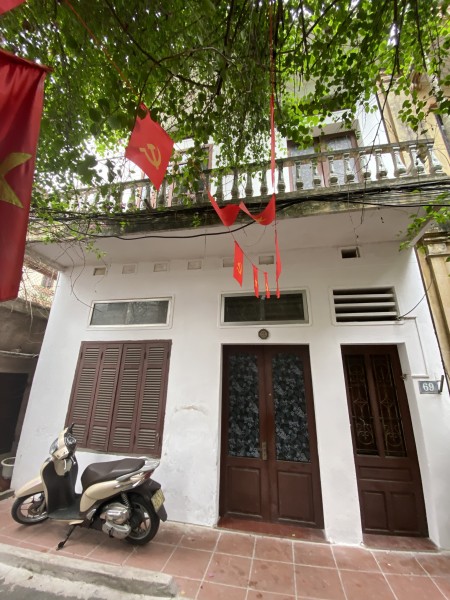 Cho thuê nhà 140m2 giá 6tr, 3 ngủ , 1 khách , 2 vs, đh, nóng lạnh.