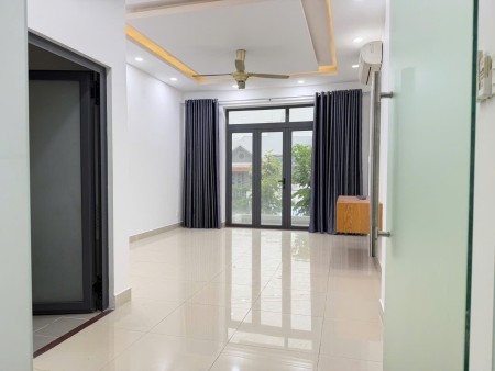 CHO THUÊ NHÀ 5 TẦNG MT ĐƯỜNG 12M GẦN BỆNH VIỆN LÊ VĂN THỊNH CÓ ĐIỆN MẶT TRỜI