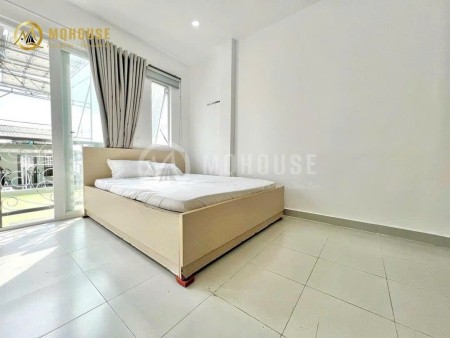 Cho Thuê Phòng Ban công ngay Đặng Văn Ngữ, Phú Nhuận có thang máy, nhà xe rộng gần quận 1, quận 3