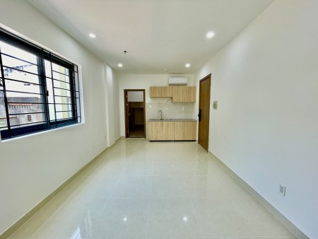 Phòng mới xây có máy lạnh, nội thất cơ bản ngay khu CNC, Lê Văn Việt, SPKT, HUTECH, FPT