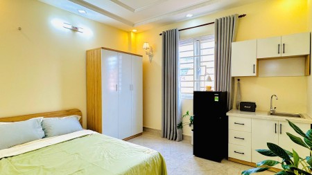 Cho thuê phòng trọ đầy đủ nội thất, cửa sổ lớn - gần chợ Bà Chiểu giáp Q1, Q3