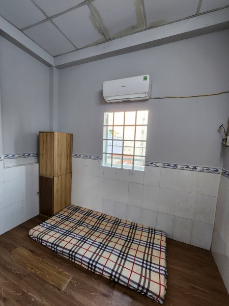 Cho thuê phòng trọ 18m2 ngay mặt tiền đường Âu Dương Lân, P3, Quận 8