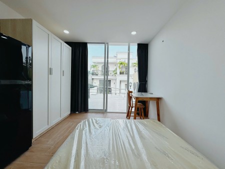 CHO THUÊ PHÒNG BAN CÔNG LỚN NGAY HUỲNH VĂN BÁNH, PHÚ NHUẬN GIÁP QUẬN 3 CÓ MÁY GIẶT RIÊNG, GIÁ RẺ