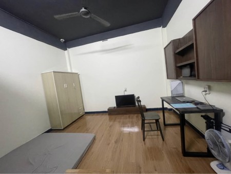 Cho thuê Phòng lớn mặt tiền Bàu Cát Tân Bình (4mx15)1PN,1phòng khách,ban công,wc- Sẵn điều hoà - nhà