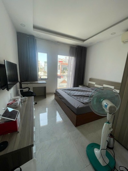 Cho thuê phòng Quận 3 - gần chợ Tân Định - nhà Thờ Tân Định - CV Lê Văn Tám - ban công- nội thất mớ