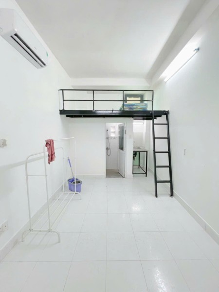 Ảnh 1 - Phòng máy lạnh có gác cửa sổ trời, dưới trệt ngay Vòng…