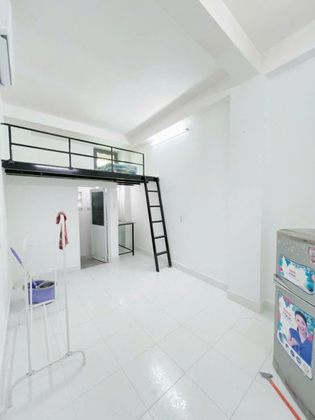 Ảnh 3 - Phòng máy lạnh có gác cửa sổ trời, dưới trệt ngay Vòng…