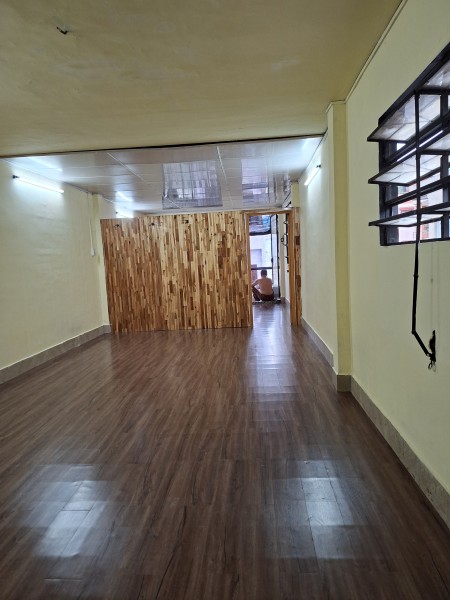 Căn hộ lầu 2 .Diện tích : 80 m2 giá 5trieu 5 ( Q.5 cách đại học y dược 1 km )