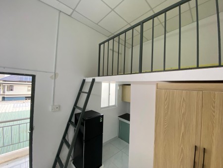 PHÒNG CÓ GÁC LỬNG – KHU TÊN LỬA, BÌNH TÂN – GIỜ GIẤC TỰ DO