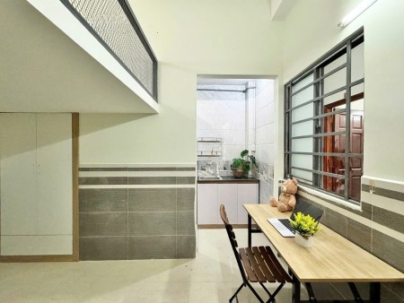 Phòng trọ giá rẻ có thang máy , sẵn máy lạnh