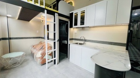 Duplex mới khai trương Ban công Gần Hàng Xanh Bình Thạnh Giáp Q1