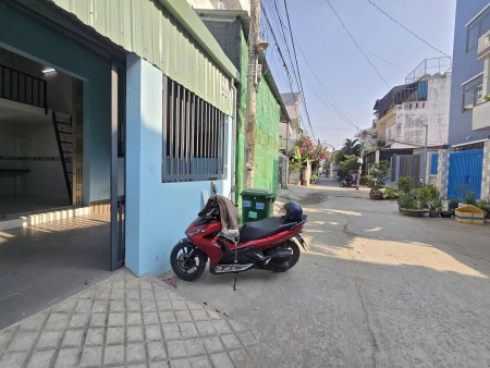 KIOT mặt tiền dãy phòng trọ 18 phòng Nguyễn Duy Trinh, rộng rãi 25m2, gần chợ Long Trường