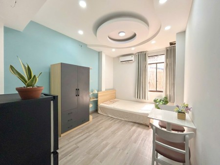 Phòng đẹp mới đầy đủ tiện nghi. Ngay sát trung tâm Q.1,Cửa sổ lớn thoáng. Gần Sân VĐ Hoa Lư