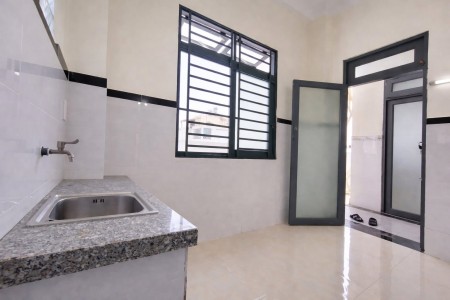 PHÒNG BAN CÔNG – CỬA SỔ THOÁNG GẦN CẦU THAM LƯƠNG