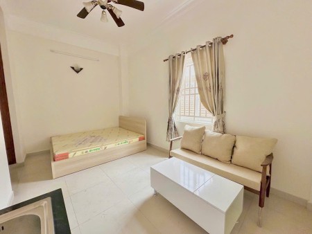 Thảo Điền - CHDV cửa sổ lớn, full nội thất