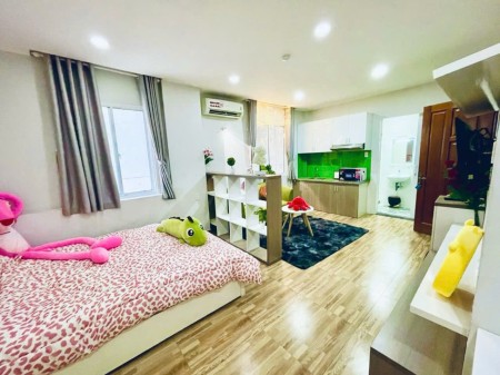 CĂN HỘ BAN CÔNG CỬA SỔ RỘNG FULL NỘI THẤT NGAY TRUNG TÂM Q4 GẦN Q1 ,Q7 ĐƯỜNG Ô TÔ RA VÀO ,YÊN TĨNH