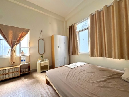 PHÒNG TRỌ MỚI FULL NỘI THẤT CỬA SỔ TRỜI NGAY PHAN XÍCH LONG - GẦN BỜ KÈ TRƯỜNG SA TIỆN ĐI Q1, Q3