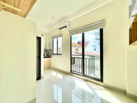 PHÒNG ĐẸP BAN CÔNG MỚI XÂY - GẦN VÒNG XOAY DÂN CHỦ