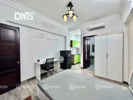 Phòng mới Thoáng khí. Cửa sổ bếp. Sạch sẽ tiện nghi đầy đủ nội thất. Giá rẻ Ngay Quận 1, CV Lê Văn8