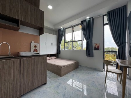 Căn dạng studio với ban công rộng và cửa sổ lớn siêu thông thoáng. Gần đảo Kim Cương